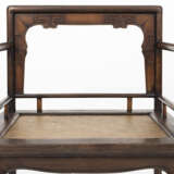 Seltener Satz von vier Armlehnstühlen 'Meiguiyi' mit geflochtenen Sitzflächen - Foto 9
