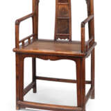 Feiner Stuhl aus 'huanghuali' und Wurzelholz - фото 1