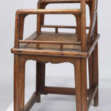 Feiner Stuhl aus 'huanghuali' und Wurzelholz - photo 6
