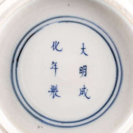 'Wucai'-Flaschenvase aus Porzellan mit umlaufendem Dekor einer Romanszene - photo 2