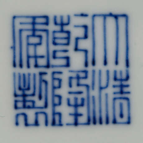 Paar feine unterglasurblau dekorierte Schalen aus Porzellan - фото 6