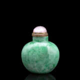 Feine gebauchte Snuffbottle aus smaragdgrünem Jadeit - Foto 1