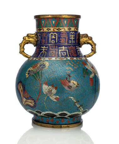 Cloisonné-Vase, partiell feuervergoldet, mit Dekor von Lotus und Früchten - photo 1