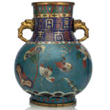 Cloisonné-Vase, partiell feuervergoldet, mit Dekor von Lotus und Früchten - фото 1