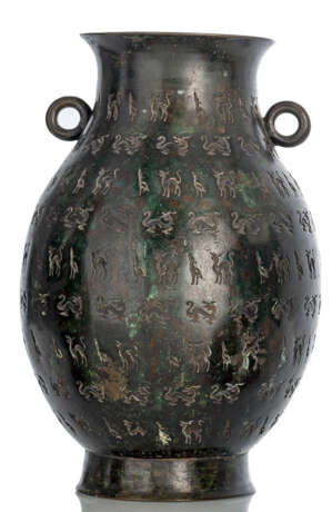 Vase mit Dekor im archaischen Stil, partiell grün patiniert - фото 1