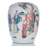 'Famille rose'-Vase aus Porzellan mit 'Sanxing'-Dekor - photo 1