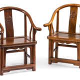 Zwei Kinderstühle aus Holz in Hufeisen-Form - Foto 1