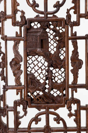 Sechsteiliger Stellschirm aus Holz, teils durchbrochen geschnitzt mit Landschafts-, Antiquitäten- und Ornament-Dekor - photo 3