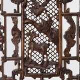 Sechsteiliger Stellschirm aus Holz, teils durchbrochen geschnitzt mit Landschafts-, Antiquitäten- und Ornament-Dekor - Foto 5