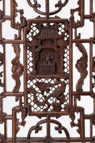 Sechsteiliger Stellschirm aus Holz, teils durchbrochen geschnitzt mit Landschafts-, Antiquitäten- und Ornament-Dekor - photo 7