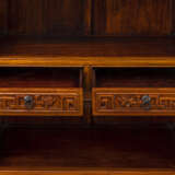 Regalschrank aus Holz mit geschnitztem Drachendekor und zwei Schubladen - photo 7