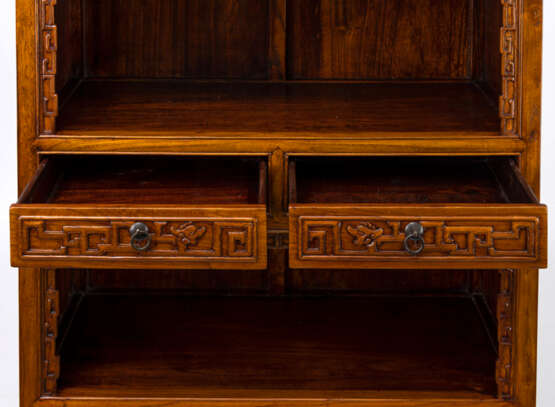 Regalschrank aus Holz mit geschnitztem Drachendekor und zwei Schubladen - Foto 7