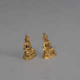 Zwei feuervergoldete Miniaturbronzen des Amitayus - photo 2