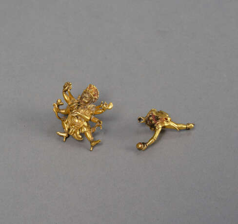 Zwei feuervergoldete Miniaturbronzen des Mahakala und einer Gefährtin - Foto 2