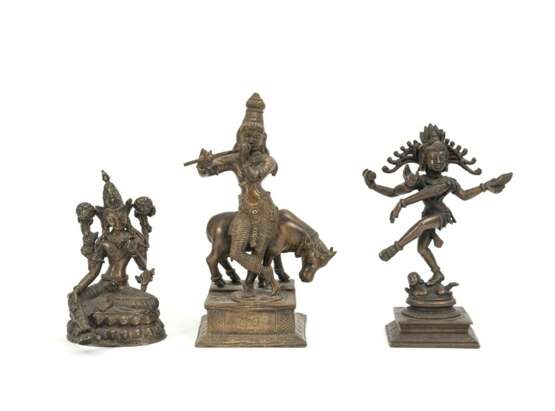 Drei Bronzefiguren der Syamatara, des Krishna und Nataraja-Shiva - photo 1