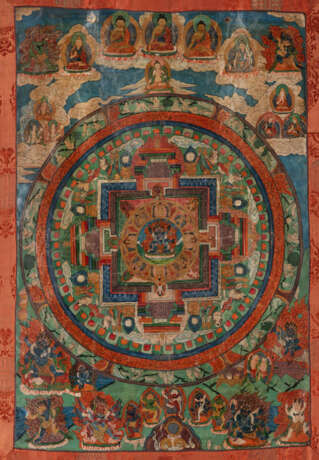 Thangka mit einem Mandala und zentraler Darstellung eines Mahakala in yab-yum - фото 1