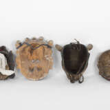 Vier dämonische, polychrom bemalte Holz- und Pappmaché-Masken - Foto 2