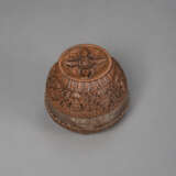 Räuchergefäß aus Bergkristall in Bronzemontierung mit Reliefdekor buddhistischer Embleme - photo 4