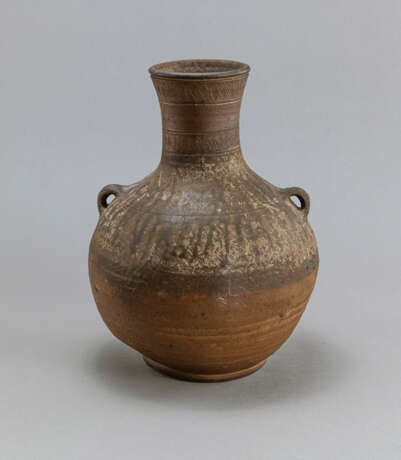 Keramikvase mit zwei Ösen und stilisiertem Ritzdekor - Foto 2