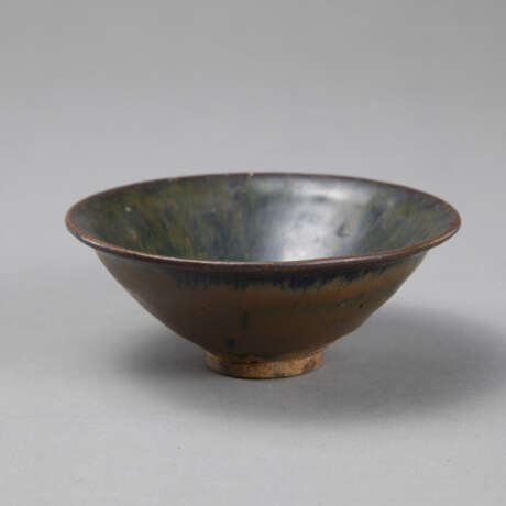 Teeschale aus Keramik mit Hasenfellglasur in Braun- und Schwarztönen - photo 1