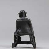 Sitzender Budai aus Bronze auf einem hohem Podest - Foto 13