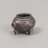 Kleines vierbeiniges Salzgefäß aus Bronze - photo 3
