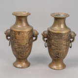 Paar Bronzevasen mit 'Shou'-Zeichen in Relief - photo 2