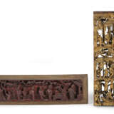 Zwei Holzreliefs mit figürlicher Darstellung, lackiert und teilweise vergoldet bzw. durchbrochen geschnitzt - Foto 1