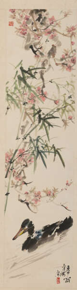 Zwei Malereien auf Papier: Kraniche über einer Kiefer bzw. Ente im Wasser unter Bambus und blühendem Pfirsichbaum - Foto 1