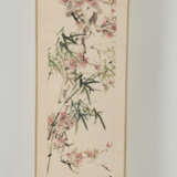 Zwei Malereien auf Papier: Kraniche über einer Kiefer bzw. Ente im Wasser unter Bambus und blühendem Pfirsichbaum - фото 3