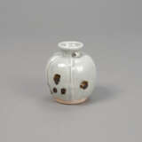 Kleine 'Qingbai'-Vase mit Eisenflecken - photo 3