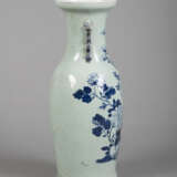 Bodenvase aus Porzellan mit unterglasurblauem Vogel- und Blumendekor - фото 2