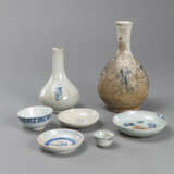 Zwei Vasen und fünf Schalen aus blau-weiß dekoriertem Porzellan - photo 2