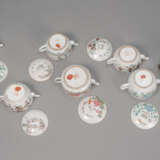 Sieben 'Famille rose'-Teekannen aus Porzellan - фото 3