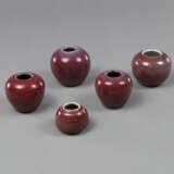 Fünf kleine kugelige Pinselwascher aus Porzellan, bedeckt mit ochsenblutroter Glasur - Foto 2
