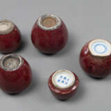 Fünf kleine kugelige Pinselwascher aus Porzellan, bedeckt mit ochsenblutroter Glasur - photo 4