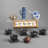 Vier Teekannen und zwei Porzellan-Sets - photo 2