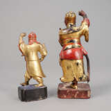 Zwei figürliche Holzschnitzereien mit Goldlackdekor - Foto 2