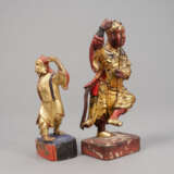 Zwei figürliche Holzschnitzereien mit Goldlackdekor - Foto 3