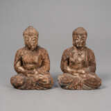 Zwei Figuren des Buddha aus Holz mit Resten von Fassung - фото 1