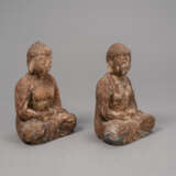 Zwei Figuren des Buddha aus Holz mit Resten von Fassung - фото 2