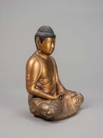 Buddha Amida im Meditationssitz aus Keramik mit Lackfassung - photo 2