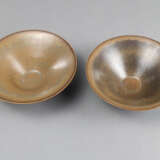 Zwei konische braun glasierte Keramik-Teeschalen - photo 2