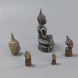 Bronze des Buddha und vier Buddhaköpfe - photo 2