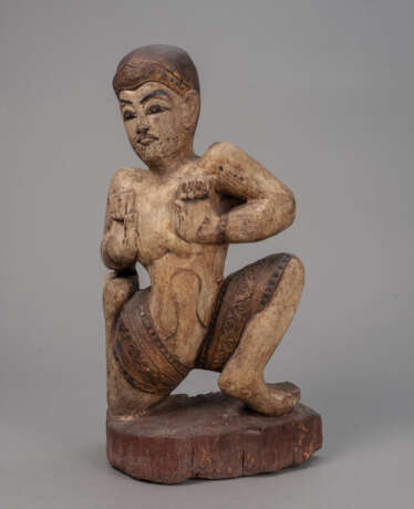 Polychrom gefasste Skulptur eines Mannes aus Holz - Foto 1