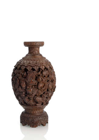 Exzellente Vase aus dunkelbraunem Holz mit Dekor von spielenden Löwen - Foto 1