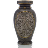 Vase im Komai-Stil aus Eisen und Bronze mit Affen-Reserven - фото 1