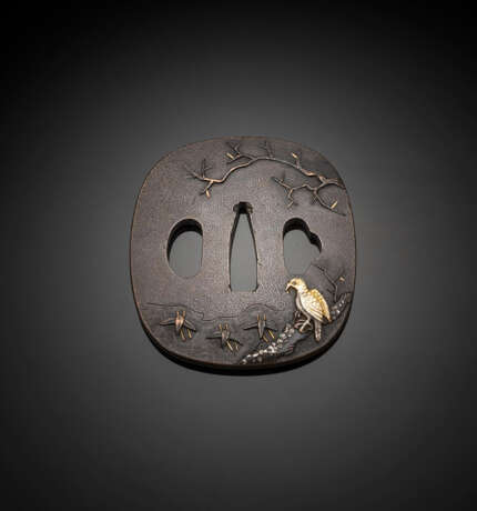 Tsuba aus Sentoku mit Dekor eines Falkens im Geäst eines Baums bzw. ein Fasan am Ufer - photo 1