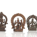 Triade mit Bronzen des Vishnu, Shri Devi und Bhu - фото 8