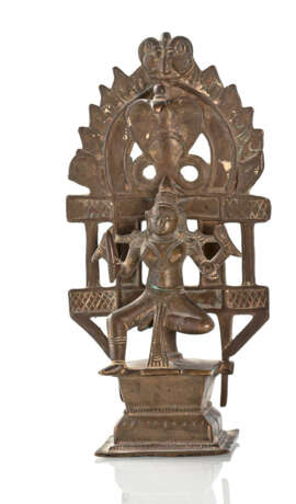Triade mit Bronzen des Vishnu, Shri Devi und Bhu - фото 9